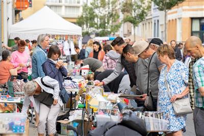🎈 Gallifortlei: Grootste openluchtrommelmarkt van Deurne met straattheather